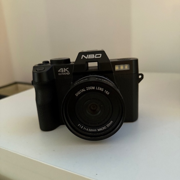 NBD Compact Digital Camera - Picture 1 of 4